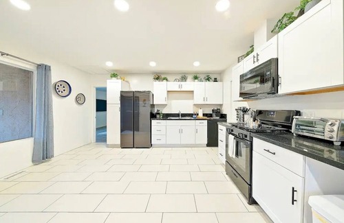 La Playa House | Private Pool & Spa/Fenced yard/Pet friendly/Walk to village/Close to beach