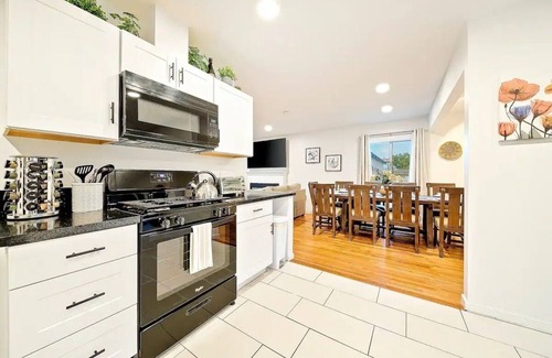 La Playa House | Private Pool & Spa/Fenced yard/Pet friendly/Walk to village/Close to beach