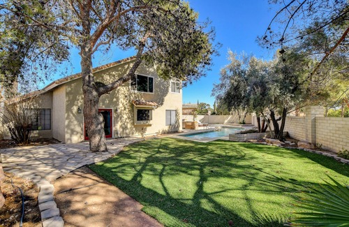 West Sahara House | Private Pool! Tempurpedic and Waldorf Astoria Mattresses