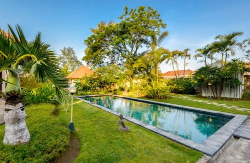 Jimbaran Bay Villa | Private Pool Villa with Huge Garden!