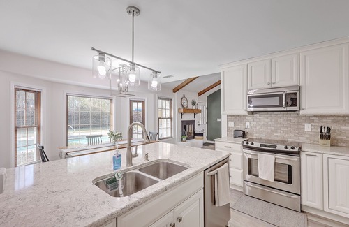 North Charleston House | Private Pool, XBox, Family Fun, Central Location