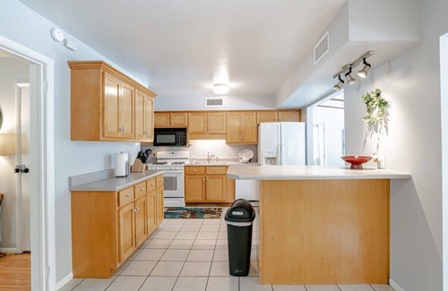 Mobile House | Private Pool & Yard! Mins to Dining & University