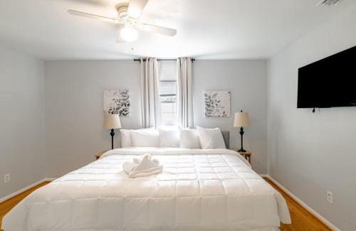 Mobile House | Private Pool & Yard Mins to Dining & University