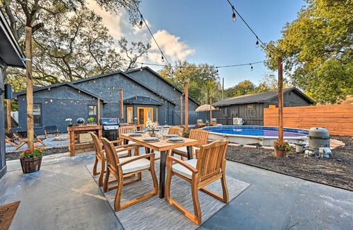 Limona Improvement House | Private Pools and Hot Tubs Luxe Brandon Oasis!