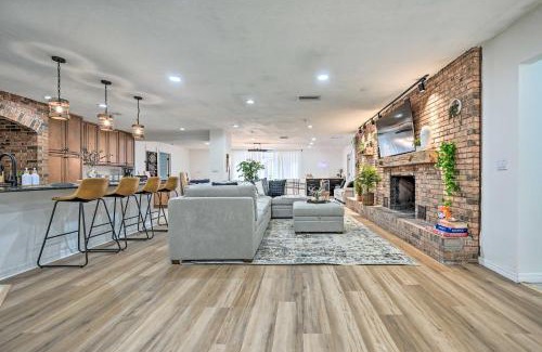 Limona Improvement House | Private Pools and Hot Tubs Luxe Brandon Oasis!