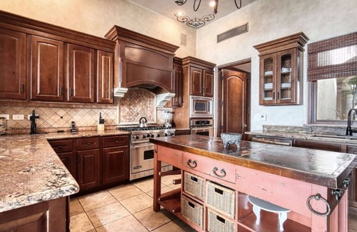 Los Cabos Villa | Private Punta Ballena villa with golf cart, beach club, and access to Esperanza* amenities. Pool, AC, fast Wi‑Fi, parking. XCLUSIV app + text concierge. 5+ nights: airport pickup & chef welcome. *Subject to resort/HOA rules, availability & fees.