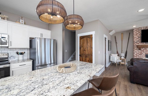 Branson House | Private Putting Green,Lakeview,Hot Tub,Pools,pool table,Pickelball, Pet Friendly