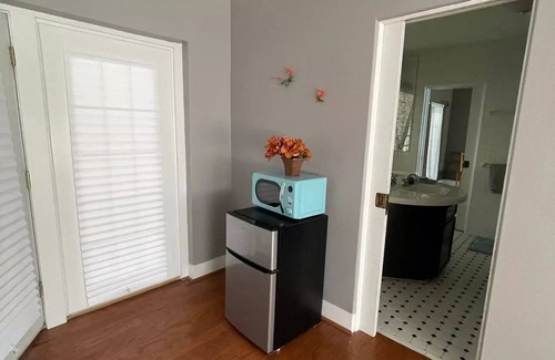 Albany House | Private, Quiet 1 bed. 1 bath and 1 extra room.”Cozy Forever”, close to Phoebe.