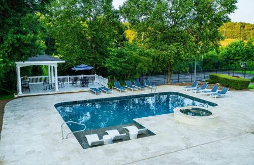 Gainesville House | Private Resort - Lake Lanier Paradise