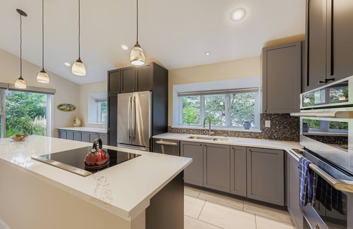 Ridglea Hills House | Private Retreat 4 BDR Near Baseline Reservoir