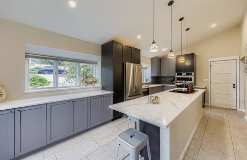 Ridglea Hills House | Private Retreat 4 BDR Near Baseline Reservoir