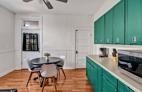 Evansville House | Private Room A in Shared House with Common Areas – Comfortable and Convenient