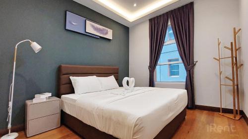 Kuala Lumpur City Centre Apartment | Private Room at Sky Suites KLCC by iRent365