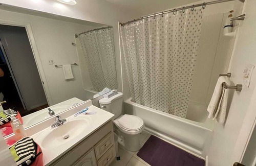 Gaithersburg House | Private room&bath in shared SFH/ 10 mins to Shadygrove metro
