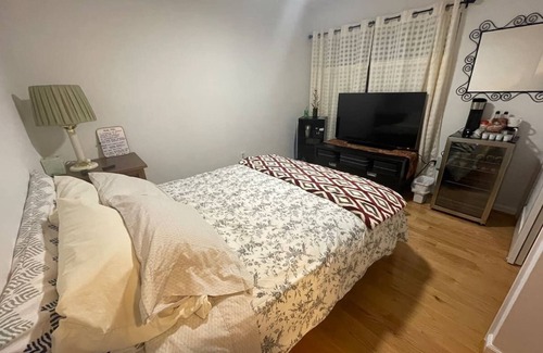 Gaithersburg House | Private room&bath in shared SFH/ 10 mins to Shadygrove metro