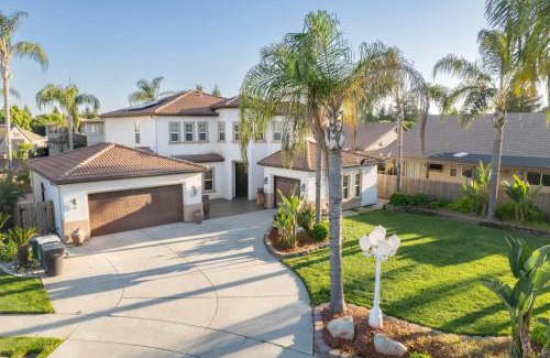 Tulare House | Private room-Ideal for working professionals-