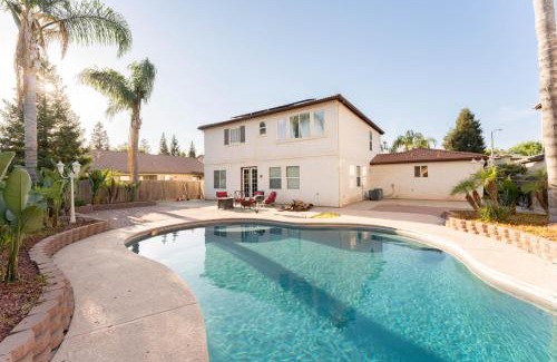 Tulare House | Private room-Ideal for working professionals-