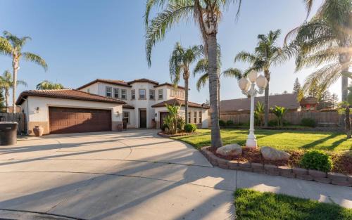 Tulare House | Private room-Ideal for working professionals-