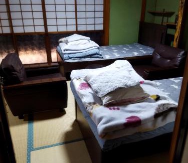 Isinomaki House | Private Room in Japanese Vintage House 民家の一室 Smoke Free, Free Parking Good to Travel for Tashiro Cats Island no1