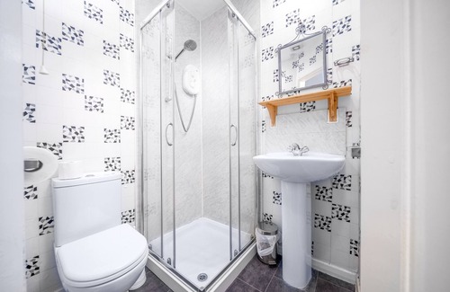 West Cliff Hotel | Private Room with Double Bed and Ensuite