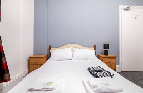 West Cliff Hotel | Private Room with Double Bed and Ensuite