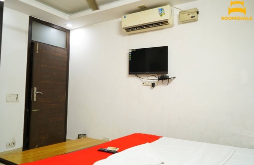 Block D Bed & Breakfast | private rooms in premium villa