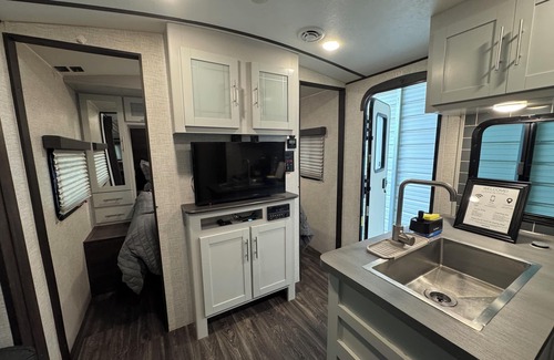 Squaw Valley House | Private RV - WiFi, AC, Smart Fire TV - Near Sequoia & Kings Canyon NP - Sleeps 5