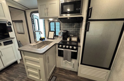 Squaw Valley House | Private RV - WiFi, AC, Smart Fire TV - Near Sequoia & Kings Canyon NP - Sleeps 5