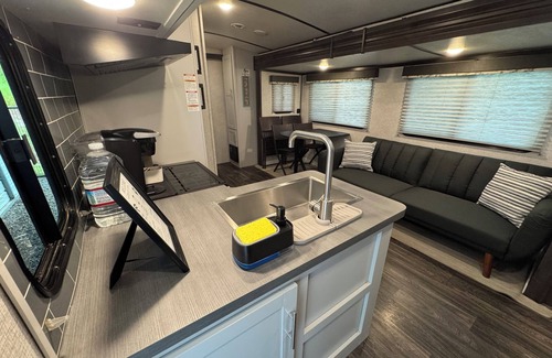 Squaw Valley House | Private RV - WiFi, AC, Smart Fire TV - Near Sequoia & Kings Canyon NP - Sleeps 5