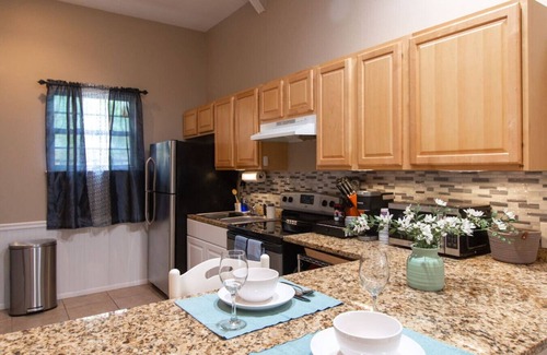 San Marco House | Private San Marco Studio – Walk to River, Dining & Shops