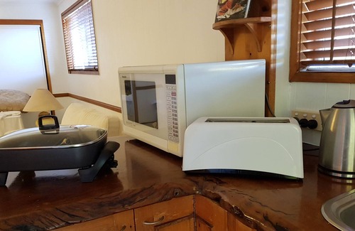 Southport Bed & Breakfast | Private self contained air conditioned bed sitter