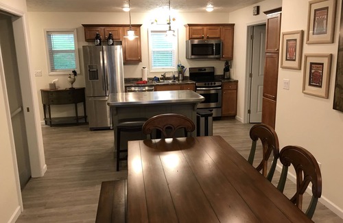 Wolf Creek Cabin | Private Setting In Easy To Get To Cabin Near The Hub Of The Universe