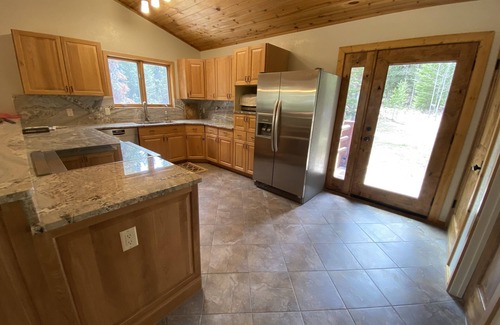 Wilson House | Private, Spacious Retreat 5 minutes South of Wilson! Discounts for long stays!