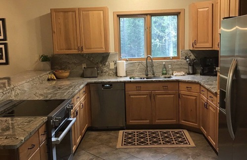 Wilson House | Private, Spacious Retreat 5 minutes South of Wilson! Discounts for long stays!