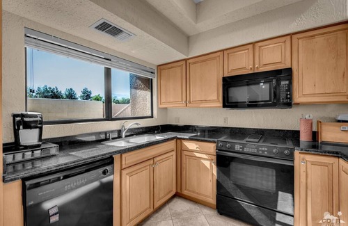 Palm Desert Villa | Private & Spacious Villa downtown Palm Desert at Shadow Mountain Resort and Club