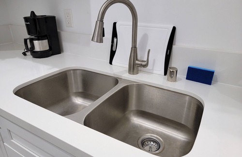 Beverly Hills Apartment | Private studio w/kitchen & parking space by the Mr C. Hotel! 5 min to Rodeo Dr