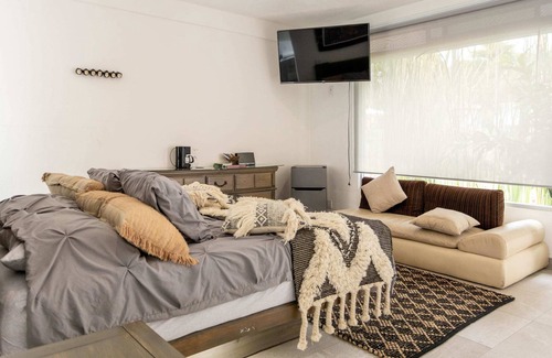 Yautepec House | Private suite "Box" | Crystal clear swimming pool