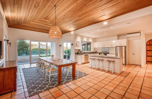 Dunsborough House | PRIVATE & TRANQUIL ESCAPE OFFERING DREAMY ‘HACIENDA’ RESORT STYLE LIVING