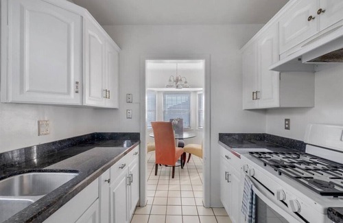 View Park-Windsor Hills House | Private and cozy two bedroom home with laundry and patio in Windsor Hills