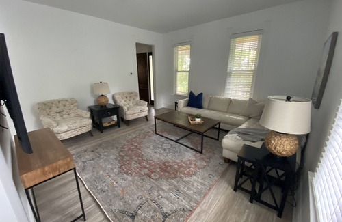 Bakerstown House | Private Vacation Home with large Hot Tub and Fire Pit - Sleeps 18