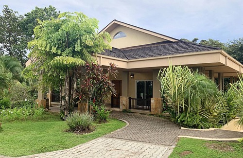 Isla Bastimentos House | Private Villa at Red Frog Beach Resort