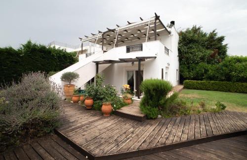 Loutraki Villa | Private Villa Loutraki with Pool, BBQ & View