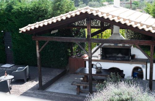 Loutraki Villa | Private Villa Loutraki with Pool, BBQ & View
