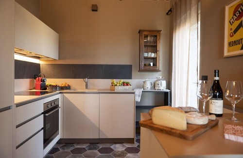 Monteu Roero Villa | Private Villa with WIFI, private pool, sauna, hot tub, A/C, TV, patio, panoramic view, close to Alba