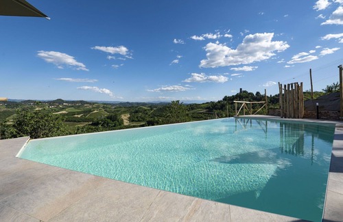 Monteu Roero Villa | Private Villa with WIFI, private pool, sauna, hot tub, A/C, TV, patio, panoramic view, close to Alba