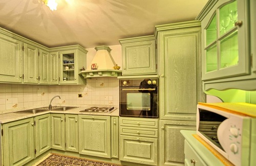 Corsanico Villa | Private Villa with WIFI, A/C, hot tub, private pool, TV, patio, panoramic view, close to Viareggio