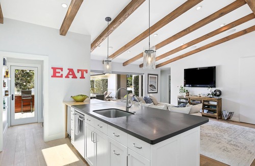 Corona del Mar House | Private Wading Pool Home with Patio