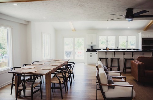 Cadiz House | Private waterfront lake retreat!