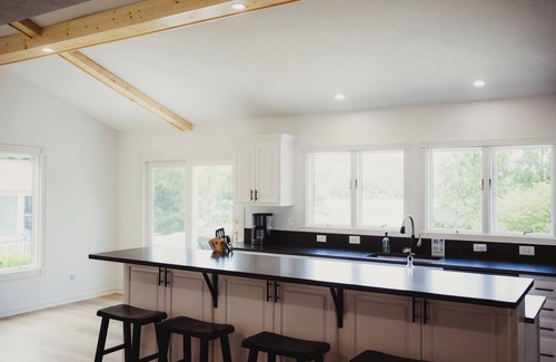 Cadiz House | Private waterfront lake retreat!