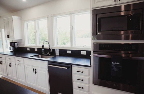 Cadiz House | Private waterfront lake retreat!